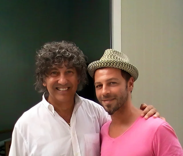 Quelle chance d’avoir pu collaborer à « J’ai laissé » et « Il est où le bonheur » aux côtés de @christophemae. Des projets forts, sincères, et une aventure musicale inoubliable ✨ #duduk #christophemaé #armenianartist